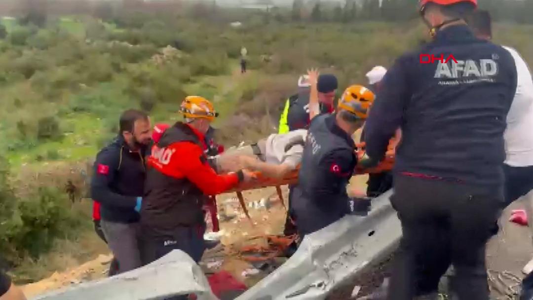 Antalya da korkunç kaza! Yolcu otobüsü devrildi: 8 ölü, çok sayıda yaralı 1