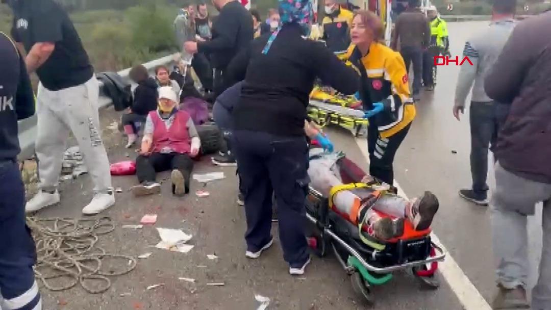 Antalya da korkunç kaza! Yolcu otobüsü devrildi: 8 ölü, çok sayıda yaralı 2