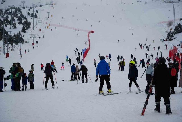 Ergan Kayak Merkezi s&ouml;mestirin son g&uuml;n&uuml;nde doldu taştı 2