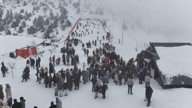 Ergan Kayak Merkezi s&ouml;mestirin son g&uuml;n&uuml;nde doldu taştı 1