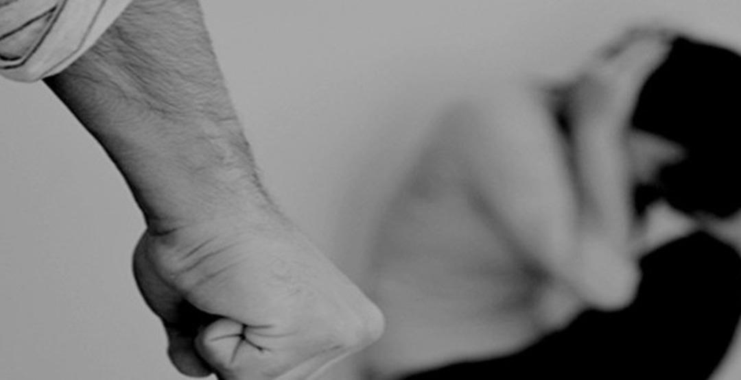 Şiddet g&ouml;ren kadınlar polise tek tuşla ulaşacak