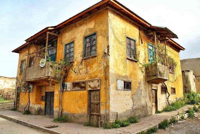 Kahramanmaraş&rsquo;ta yıllara meydan okuyan evler g&ouml;r&uuml;nt&uuml;lendi 2