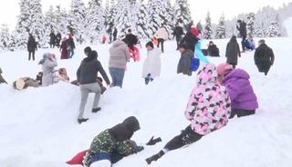Uludağ&rsquo;da s&ouml;mestir tatilinin son g&uuml;n&uuml;nde yoğunluk s&uuml;r&uuml;yor