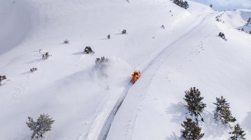 Kar kalınlığı 1 metreye ulaştı! Yozgat'taki Nalbant Ge&ccedil;idi dronla g&ouml;r&uuml;nt&uuml;lendi
