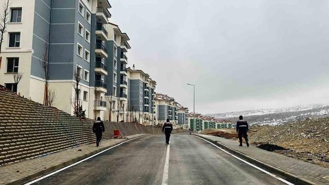 Gölbaşı’nda jandarma vatandaşın güvenliği için nöbette 1