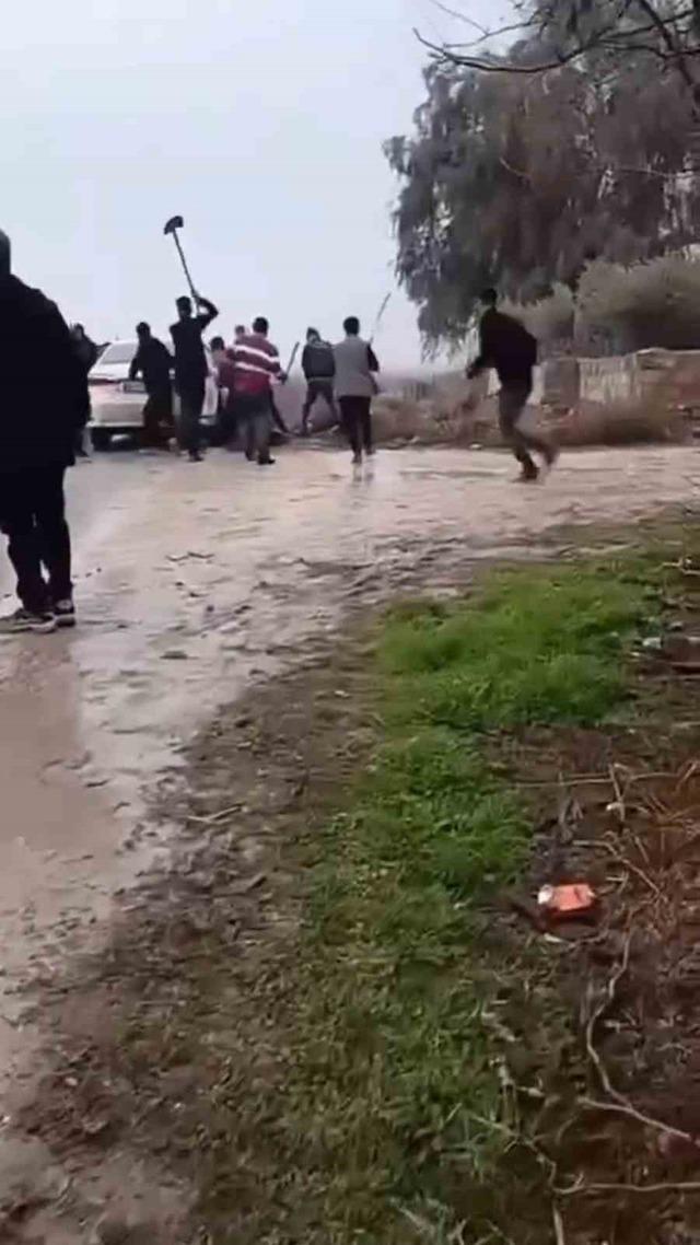 Şanlıurfa&rsquo;da kazmalı k&uuml;rekli arazi kavgası: 7 yaralı 1