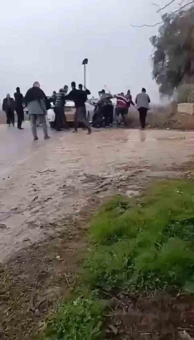 Şanlıurfa&rsquo;da kazmalı k&uuml;rekli arazi kavgası: 7 yaralı 2