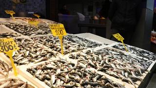 Trabzon'da balıkçı tezgahlarında istavrit ilgi görüyor