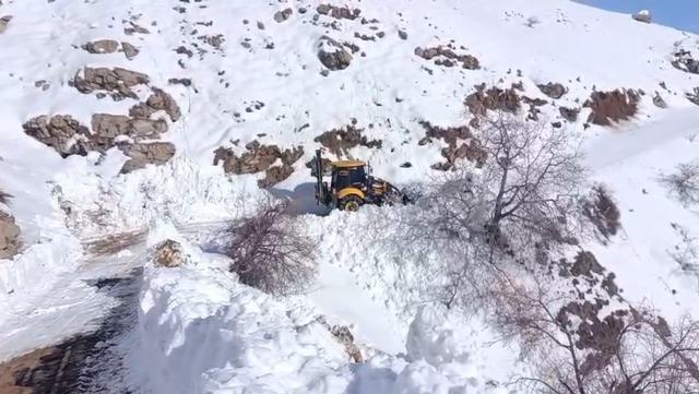 Van&rsquo;da 78 yerleşim yerinin yolu kapalı 3