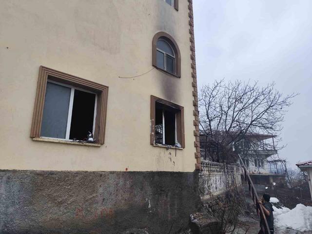 Camide çıkan yangın hasara neden oldu 2