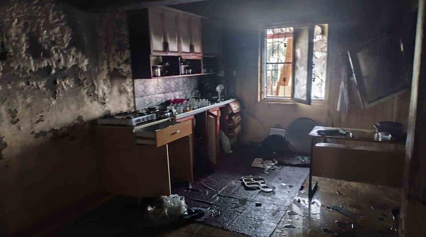 Camide &ccedil;ıkan yangın hasara neden oldu