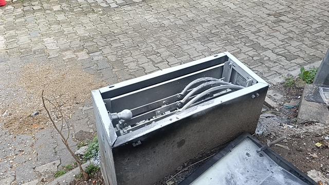 İtfaiyeye park engeli: İtfaiye erleri yangına t&uuml;plerle koşarak m&uuml;dahale etti 2