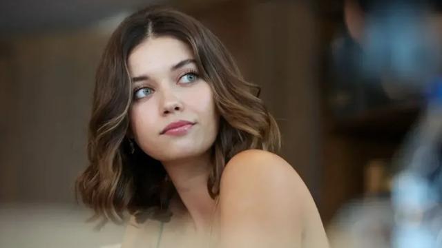 Üzerimde emeği yok demişti! Afra Saraçoğlu babasıyla buluştu