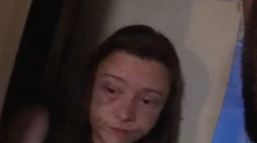 Kapıyı &ccedil;arpınca ipler koptu! Komşusunu başından bı&ccedil;akladı