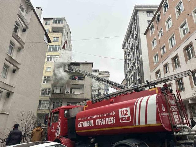 Şişli&rsquo;de 5 katlı binada korkutan yangın 1