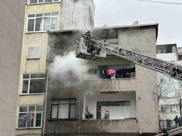 Şişli&rsquo;de 5 katlı binada korkutan yangın 2
