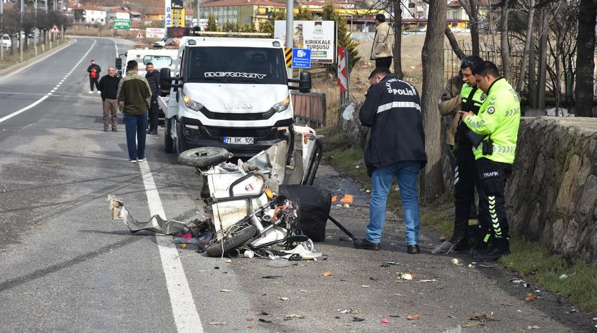 Kırıkkale&rsquo;de 3 aracın karıştığı feci kaza! 1'i ağır 2 kişi yaralandı