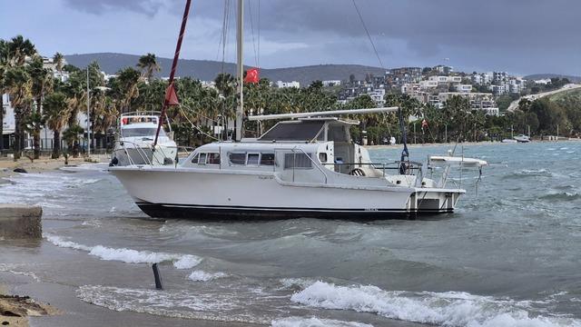 Bodrum'da korku dolu anlar: 8 tekne kıyıya sürüklendi