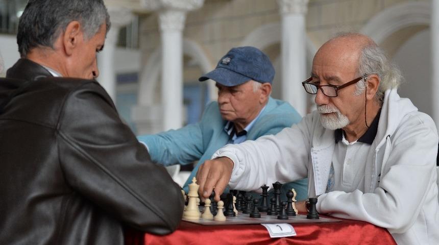 60 yaş &uuml;st&uuml; satran&ccedil; turnuvası