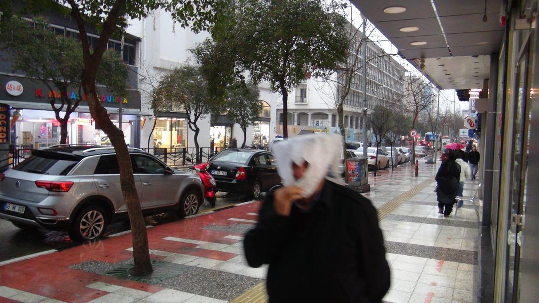 Manisa&rsquo;da sağanak yağış etkili oluyor 1