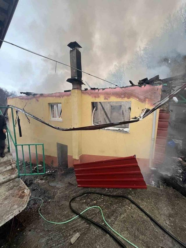 Bartın’da yanan ev kullanılamaz hale geldi 6