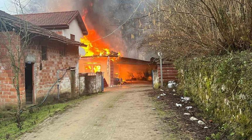 Bartın&rsquo;da yanan ev kullanılamaz hale geldi