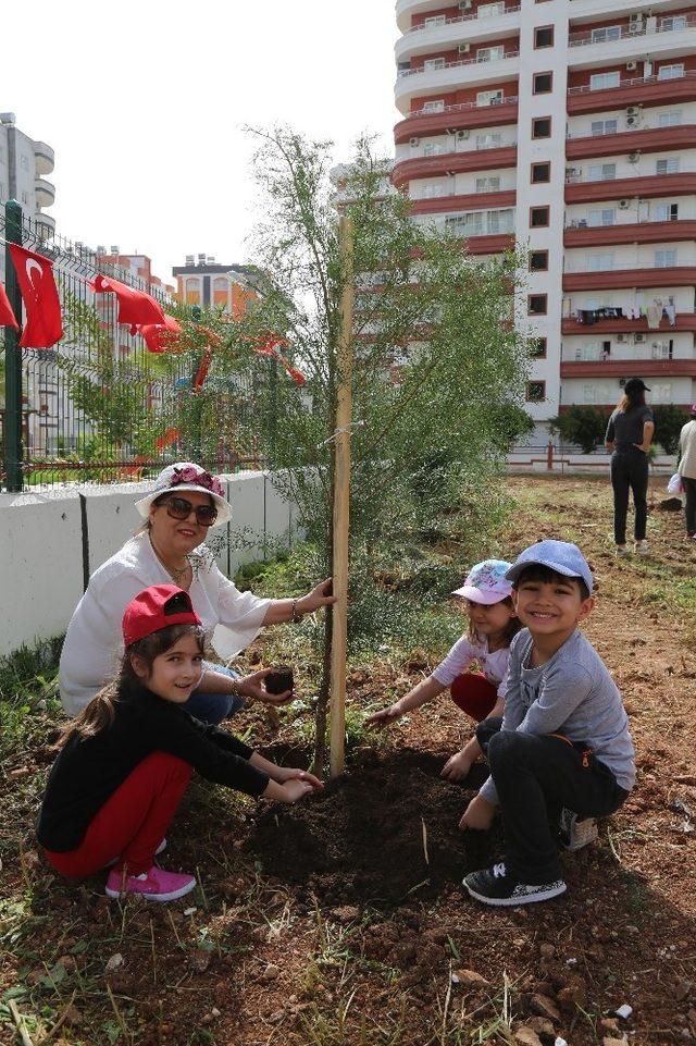 Mezitli’nin 41. koruluğu minik eller tarafından oluşturuldu