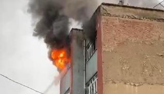 Karab&uuml;k'te yangın! Ev kullanılamaz hale geldi