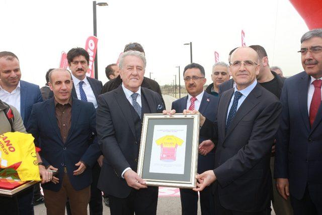 Başbakan Yardımcısı Şimşek, Gaziantep Uluslararası Dağ Bisiklet Kupası startını verdi