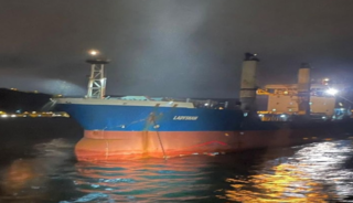 İstanbul Boğazı'nda arızalan gemi s&uuml;r&uuml;klendi!