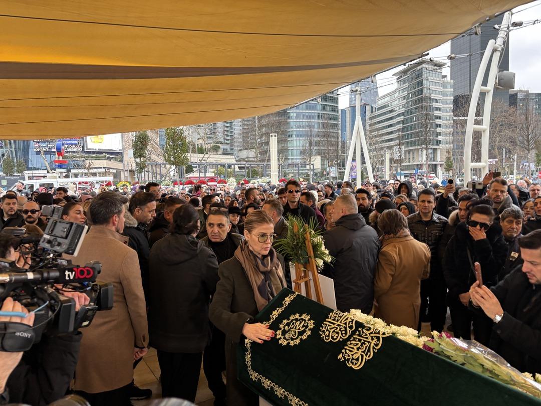 Armağan &Ccedil;ağlayan, Fatih &Uuml;rek in cenazesi sonrası sitem etti: Camide başı a&ccedil;ık olmuyor! 2