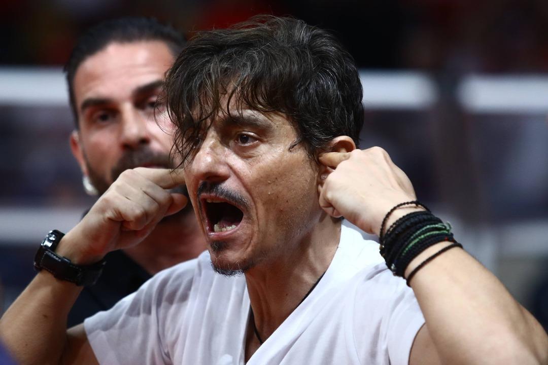 Aris e yenilen Ergin Ataman a Yunan Başkan dan şok! Resmen &ccedil;ıldırdı! "Eğer d&ouml;nmeye y&uuml;z&uuml;n&uuml;z varsa..." 2