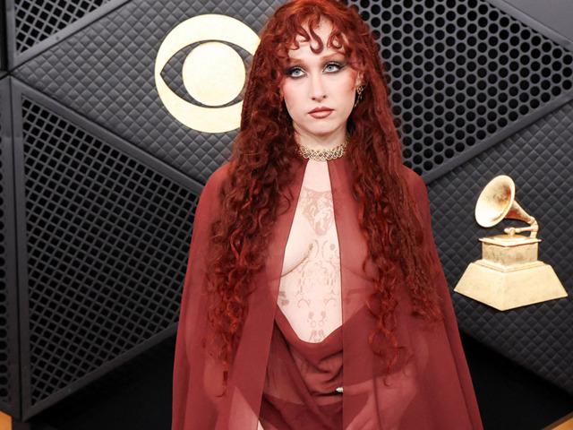 Şalı &ccedil;ıkarınca olanlar oldu! Kırmızı halıda şok etkisi...