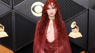 Chappell Roan’dan Grammy’de olay yaratan cesur tercih! Bianca Censori’ye gönderme mi?