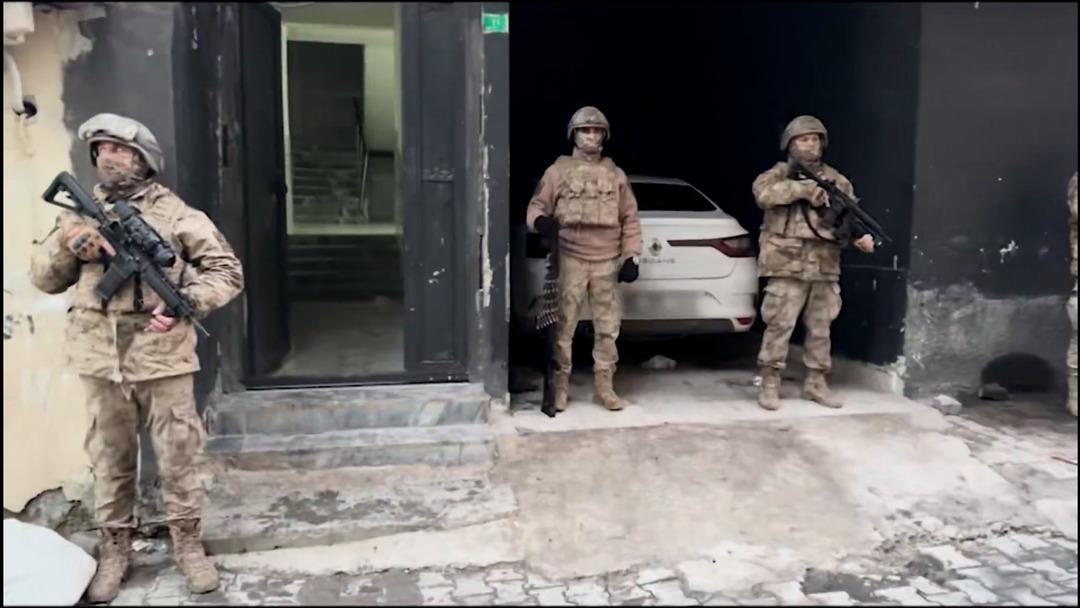 Şanlıurfa da tefecilik yapan organize su&ccedil; &ouml;rg&uuml;t&uuml;ne operasyon! 37 kişi yakalandı 2