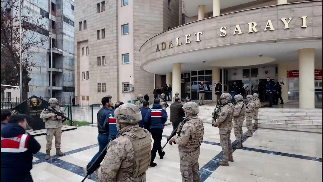 Şanlıurfa da tefecilik yapan organize su&ccedil; &ouml;rg&uuml;t&uuml;ne operasyon! 37 kişi yakalandı 5