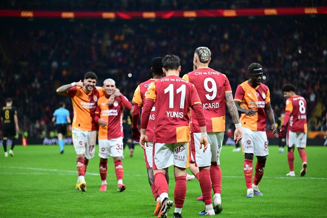 Ahmet &Ccedil;akar dan Galatasaray ma&ccedil;ı değerlendirmesi! "F.Bah&ccedil;e asla G.Saray gibi olamıyor" 1