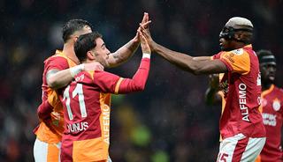 Ahmet &Ccedil;akar'dan &ccedil;arpıcı yorum! "F.Bah&ccedil;e asla G.Saray gibi olamıyor"