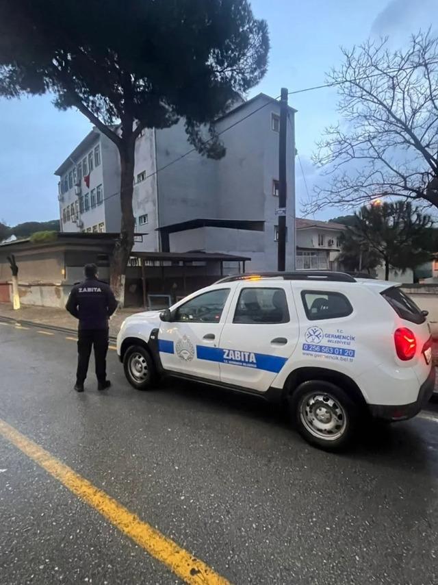 Ara tatil sonrası Germencik’te okul önlerinde zabıta mesaisi 2