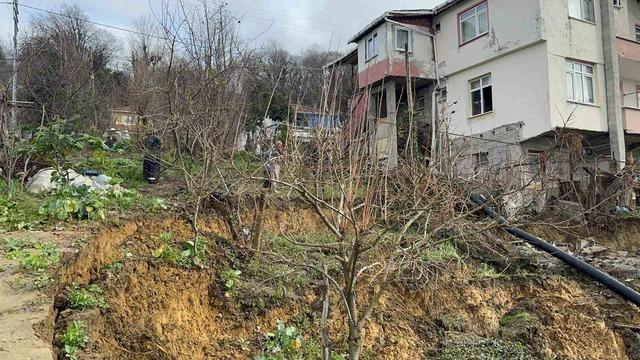 Alaplı’da heyelan nedeniyle bir ev çökme riski oluştu 6
