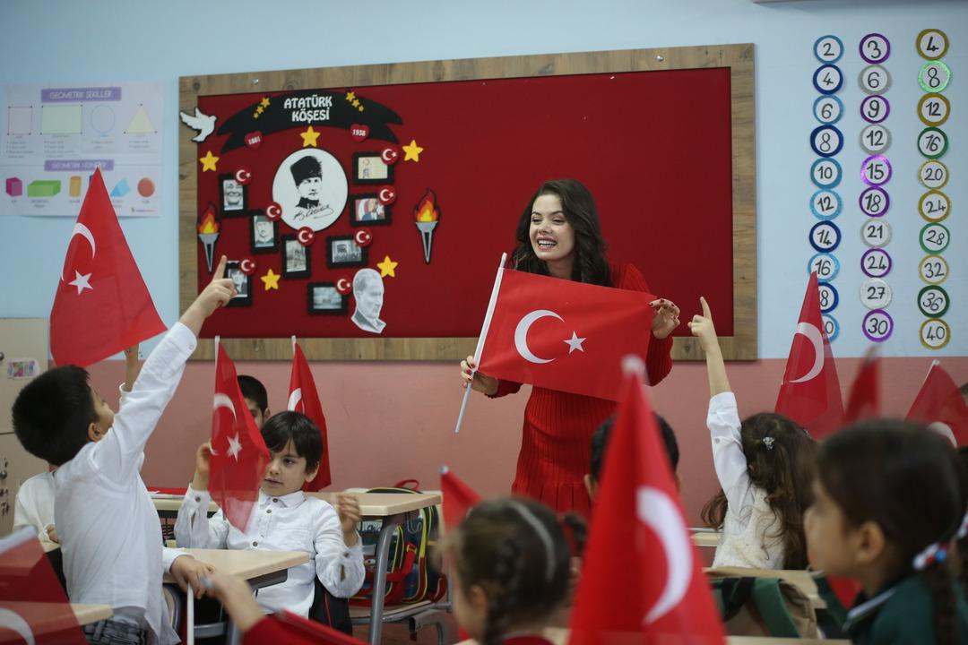 İlk ders zili &ccedil;aldı! Yarıyıl tatili sonrası ilk ders:  Bayrak sevgisi  6