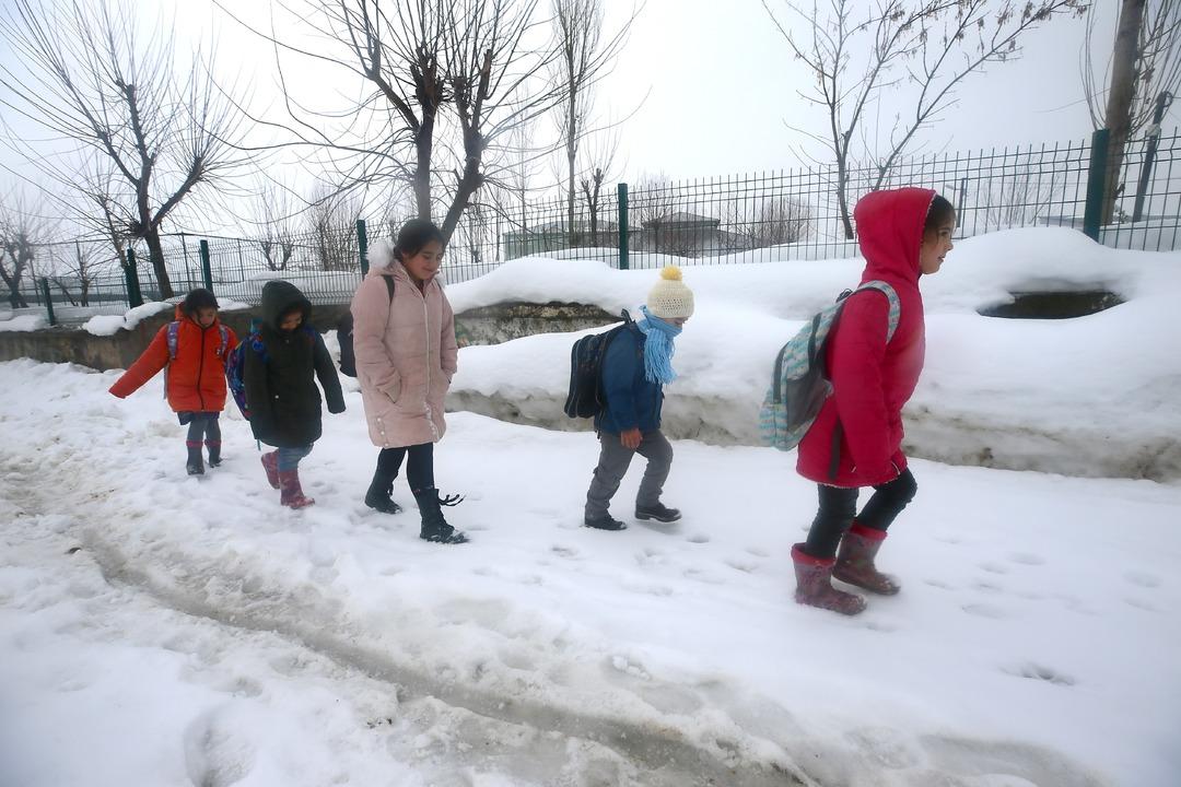 İlk ders zili &ccedil;aldı! Yarıyıl tatili sonrası ilk ders:  Bayrak sevgisi  7