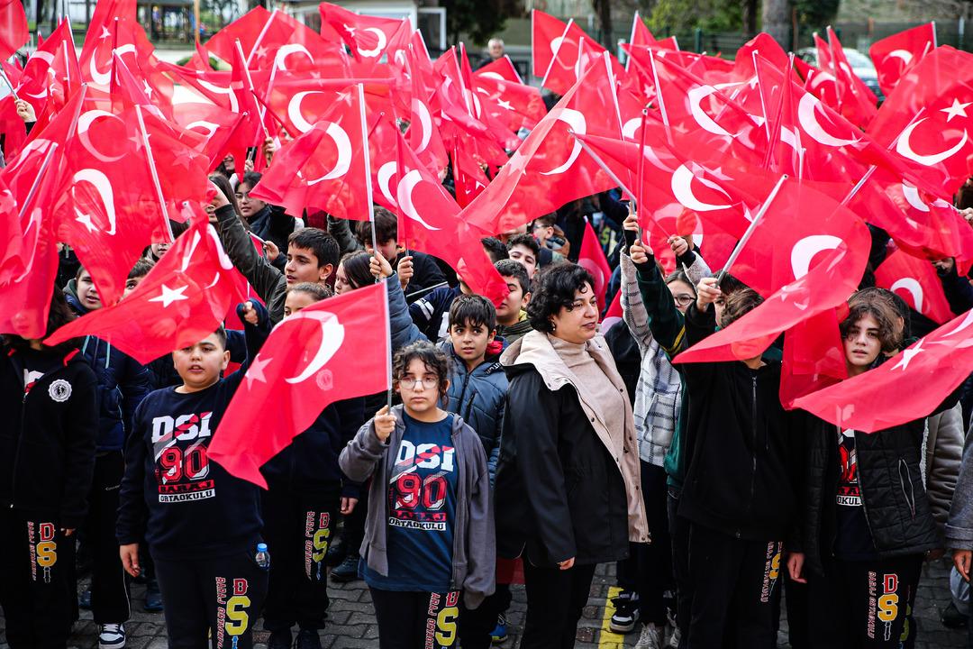 İlk ders zili &ccedil;aldı! Yarıyıl tatili sonrası ilk ders:  Bayrak sevgisi  14