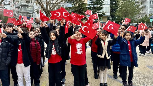 İlk ders zili çaldı! Yarıyıl tatili sonrası ilk ders: 'Bayrak sevgisi'