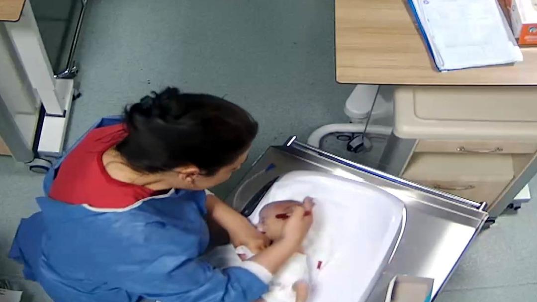 G&ouml;z&uuml; d&ouml;nm&uuml;ş hemşireden bir darp daha! Utanmadan bir de sosyal medya paylaşımı yaptı 4