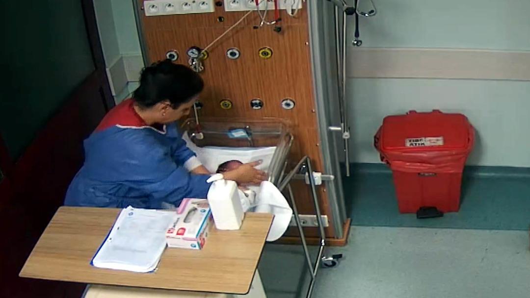 G&ouml;z&uuml; d&ouml;nm&uuml;ş hemşireden bir darp daha! Utanmadan bir de sosyal medya paylaşımı yaptı 1