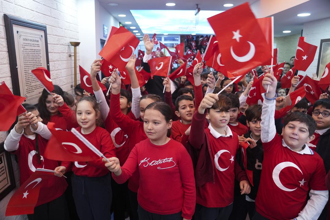 İlk ders zili &ccedil;aldı! Yarıyıl tatili sonrası ilk ders:  Bayrak sevgisi  2