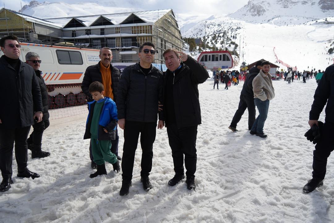 3,5 saatlik yol 45 dakikaya d&uuml;şecek! 2 il i&ccedil;in &ouml;nemli adım: Valiler el sıkıştı 2