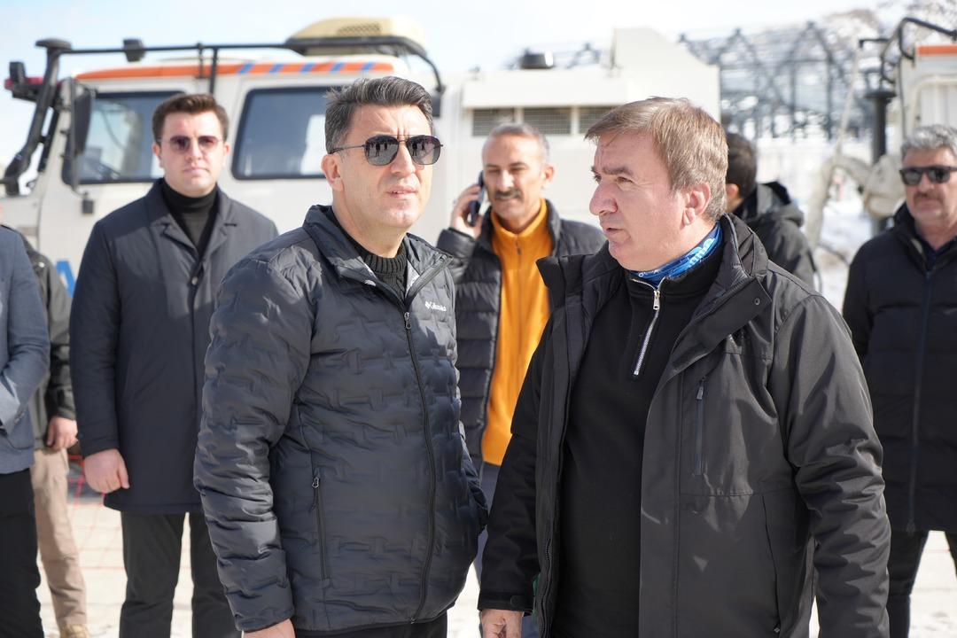 3,5 saatlik yol 45 dakikaya d&uuml;şecek! 2 il i&ccedil;in &ouml;nemli adım: Valiler el sıkıştı 3