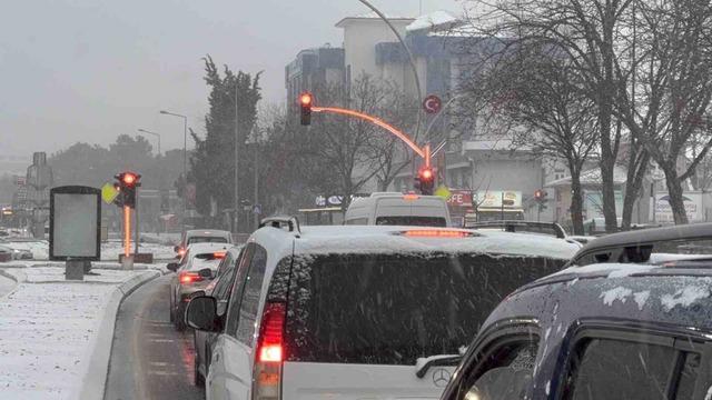 Balkanlardan gelen soğuk hava Edirne&rsquo;yi beyaza b&uuml;r&uuml;d&uuml; 11